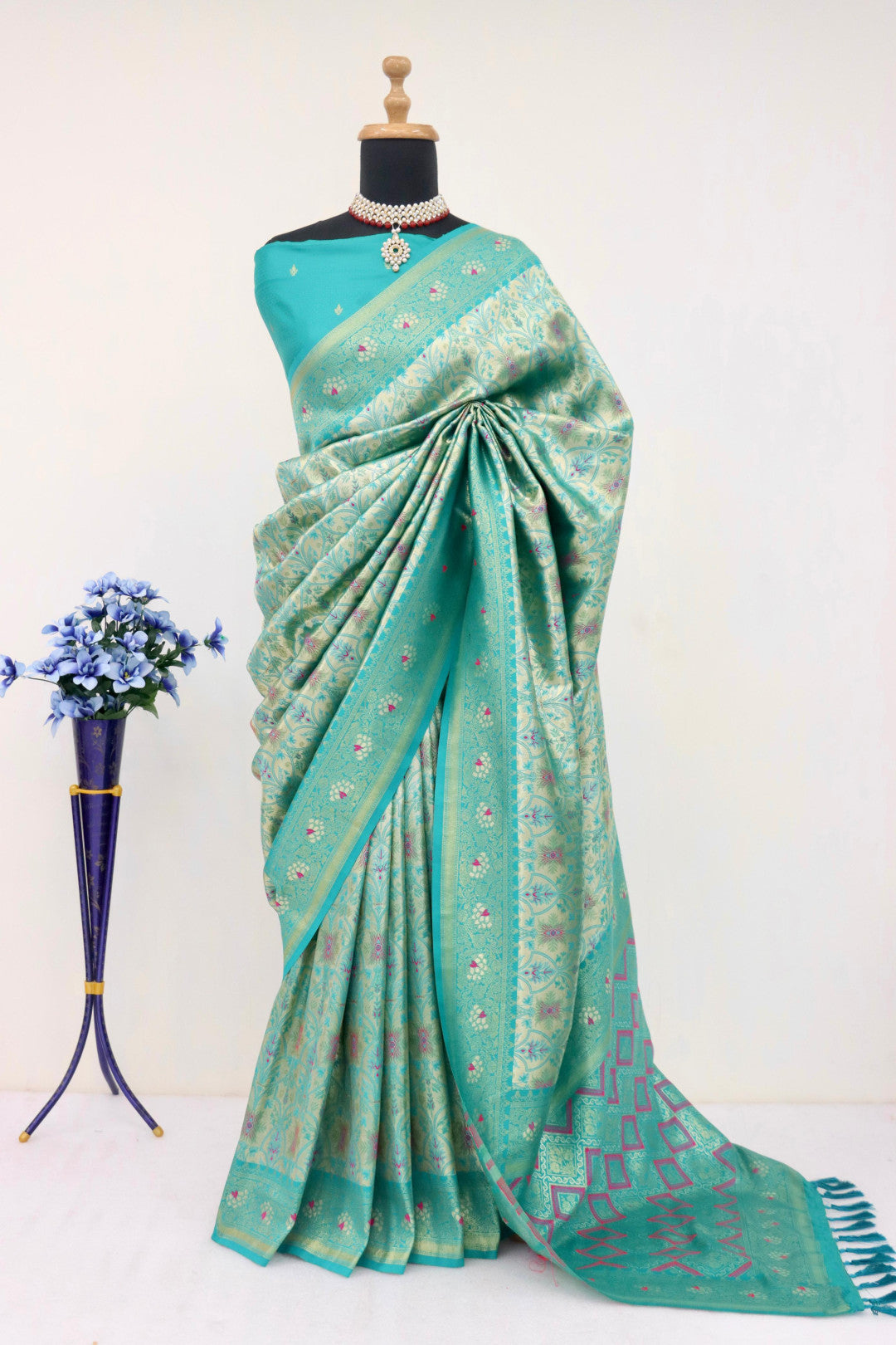 # Rama green dharmavaram banarasi silk saree with zari weaving [SKU:S101872]