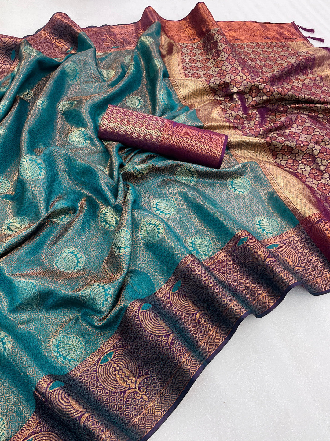 #Rama green color kanchipuram silk saree with zari weaving work [SKU:S102122]
