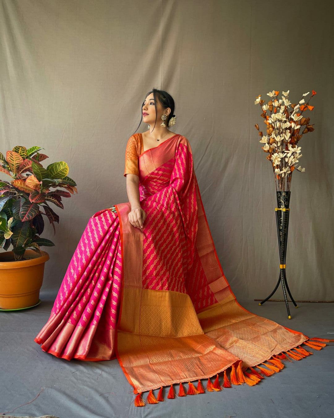 # Red color kanchipuram silk saree with zari woven [SKU:S101222]